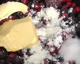 Une image de l'étape 4 de Tarte rustique aux fruits rouges, noix et crème fraîche.