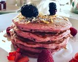 Foto del paso 2 de la receta: Pancakes rosas / Hotcakes rosas (de frutilla)