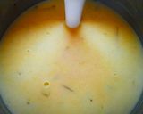Fehércsokis körtekrémleves pirított dió morzsával recept fázis 3 fotója