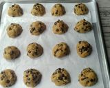 Foto langkah ke 3 dari resep Soft ChocoChips Cookies.