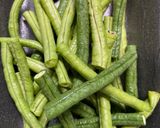 Foto langkah ke 1 dari resep Sayur bening asam kacang panjang.
