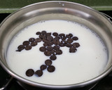Foto del paso 2 de la receta: Flan de chocolate y galleta maria sin azucar 