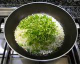 Foto del paso 3 de la receta: Cazón en crema de pimiento verde y almendras tostadas