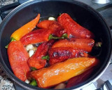 Foto del paso 2 de la receta: Pimientos rojos confitados con ajos y estragón