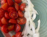 Foto del paso 1 de la receta: Ensalada de tomates cherry con pavo al ajillo