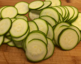 Foto del paso 1 de la receta: Flores de hojaldre con calabacín