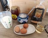 Foto del paso 1 de la receta: Torrijas de manzanilla y miel