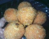 Foto langkah ke 5 dari resep Bola² Ubi isi Coklat.