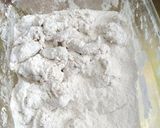 Hình bước làm 3 của món Gà lăn bột xốc muối tiêu cay