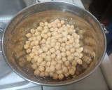 Foto del paso 1 de la receta: Pollo con aguacate y mermelada y garbanzos garrapiñados