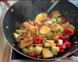 Foto del paso 4 de la receta: Curry rojo de pollo y verduras