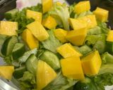 Hình bước làm 3 của món Salad Ức Gà, Bơ, Xoài