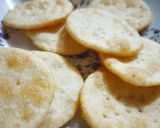 A picture of step 4 of Pyaz kachori.