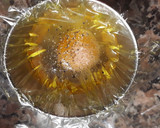 Foto del paso 3 de la receta: Ensalada de canónigos, mango, melón y huevo poche