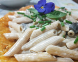 Foto del paso 3 de la receta: Pasta integral con salsa de setas, nata de soja y plato de Queso