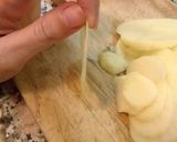 Foto del paso 1 de la receta: Papas fritas crocantes saborizadas en microondas súper rápidas