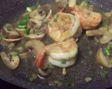 รูปขั้นตอนการทำที่ 2 ของ กุ้งแชบ๊วยเห็ดผัดกระเทียมพริกไทยราดข้าว(วีดีโอ)