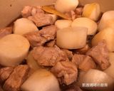 A picture of step 7 of Braised Pork with Daikon Radish.