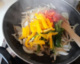 Foto del paso 4 de la receta: Salteado de solomillo
