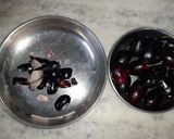 A picture of step 1 of Jamun smoothie(Indian black berry).