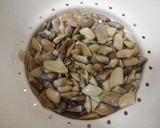 Foto del paso 2 de la receta: Coquinas al ajillo de Isla Canela⛱️