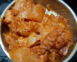 A picture of step 1 of Curry leaves chicken.