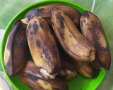 Foto langkah ke 1 dari resep Bola-bola pisang goreng isi coklat.