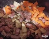 Une image de l'étape 3 de Chipolatas et légumes en cocotte au Cook Expert.