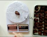 Foto langkah ke 4 dari resep KUE KERING BIJI KOPI | COFFEE BEAN COOKIES Isi Choco Chips.
