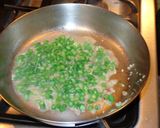 Foto del paso 1 de la receta: ARROZ DE COLIFLOR CON POROTOS VERDES Y CEBOLLINES, KETO, JON STYLE