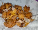 Foto langkah ke 7 dari resep Ayam Popcorn Goreng Bawang Putih.