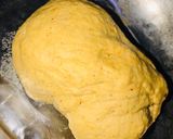 A picture of step 3 of Rounded meat pie.