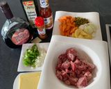 Hình bước làm 1 của món Bò hầm kiểu Hungary