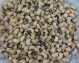 A picture of step 1 of Lobia chaat.