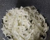Foto del paso 6 de la receta: Roast beef desmechado con panceta y cebolla caramelizada, en pan bao (pancitos al vapor)