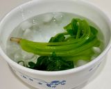 A picture of step 2 of Nabeyaki Udon.