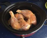 Foto del paso 4 de la receta Muslos de pollo asados con hierbas aromáticas y papas (Crockpot)