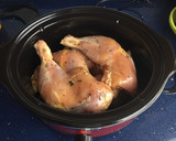 Foto del paso 4 de la receta: Muslos de pollo asados con hierbas aromáticas y papas (Crockpot)