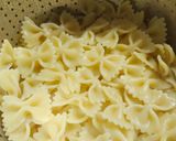 Foto langkah ke 1 dari resep Farfalle Spinach Cheese.