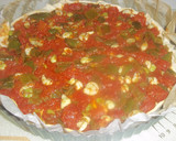Foto del paso 10 de la receta: Coca de masa brisa con tomate, pimiento y atún