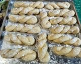 Foto langkah ke 4 dari resep Kkwabaegi - Twisted Doughnuts.