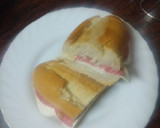 Foto del paso 2 de la receta: Bocadillo de queso tierno y salami