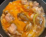 A picture of step 4 of Oyako-don: Japanese style chicken and egg bowl.