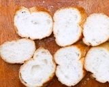 Hình bước làm 1 của món Bánh mì hấp