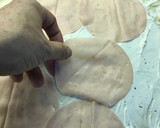 Foto del paso 3 de la receta: Rollo de Hojaldre de salmón y queso