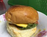 Hình bước làm 2 của món Hamburger(bánh mì nhân thịt bò phô mai)