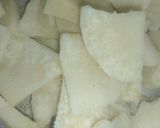 صورة لخطوة 1 من وصفة يام مقلي بالبيض (Fried Yam with Egg)..🥚🥔