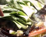 Foto langkah ke 4 dari resep Ocean in a Bowl (Seafood Hotpot).