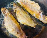 A picture of step 3 of Salt and Chili Fried Threadfin Fish.