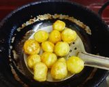 A picture of step 3 of Dum aloo.
